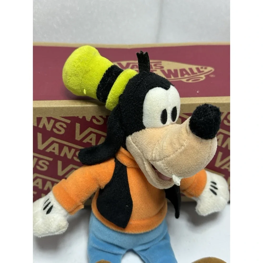 Walt Disney Goofy  Super Soft 9